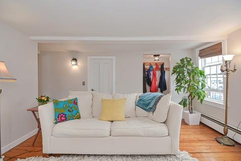 23 Barnard St, Marblehead, MA 01945 photo 4
