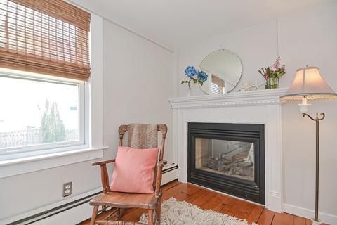 23 Barnard St, Marblehead, MA 01945 photo 6