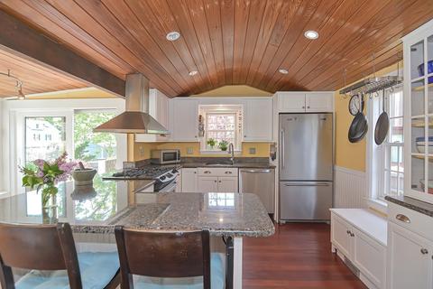 23 Barnard St, Marblehead, MA 01945 photo 12