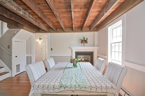 23 Barnard St, Marblehead, MA 01945 photo 9
