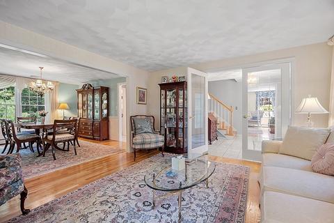 8 Currier Rd, Middleton, MA 01949 photo 4