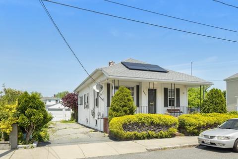 620 Hicks St, Fall River, MA 02724 photo 3