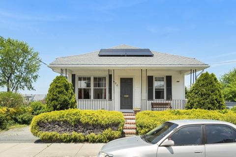 620 Hicks St, Fall River, MA 02724 photo 1