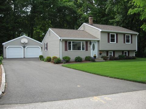 34 Entrybrook Dr, Springfield, MA 01108 photo 1