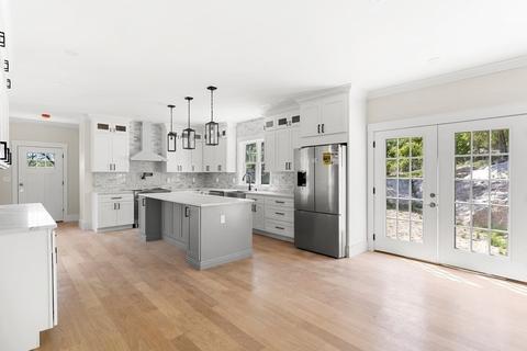 22 Barnstable St, Hull, MA 02045 photo 4