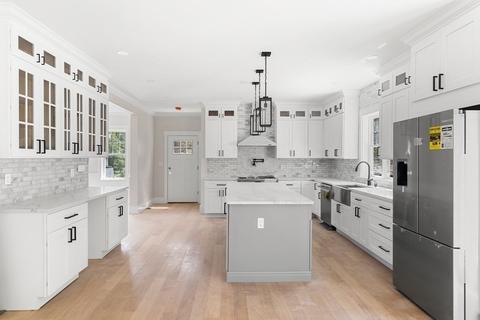 22 Barnstable St, Hull, MA 02045 photo 3