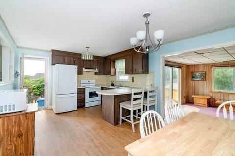 5 Thomas Rd, Lawrence, MA 01843 photo 3