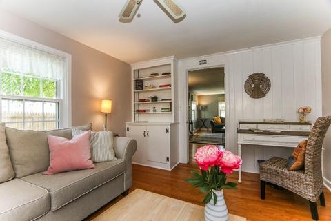 117 Pilgrim Rd, Springfield, MA 01118 photo 16