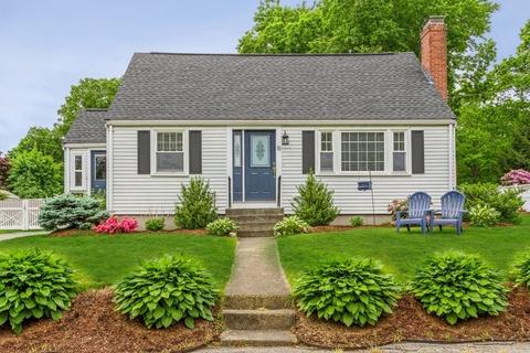 16 Maple St, Hudson, MA 01749 photo 1