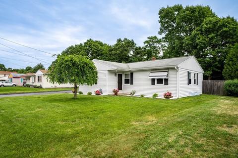 39 Acrebrook Dr, Chicopee, MA 01020 photo 3