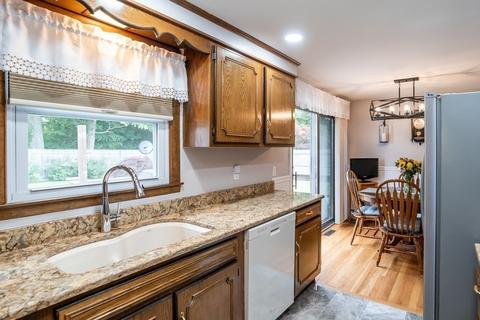 39 Acrebrook Dr, Chicopee, MA 01020 photo 8