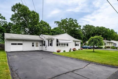 39 Acrebrook Dr, Chicopee, MA 01020 photo 2