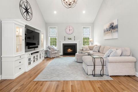 27 Pine Tree Dr, Methuen, MA 01844 photo 8
