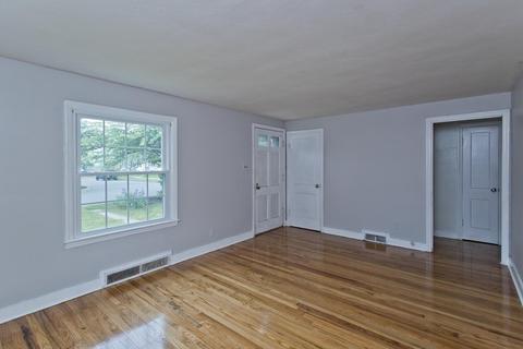 108 Webber St, Springfield, MA 01108 photo 8