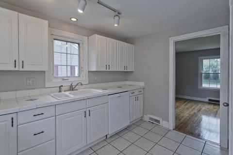 108 Webber St, Springfield, MA 01108 photo 14