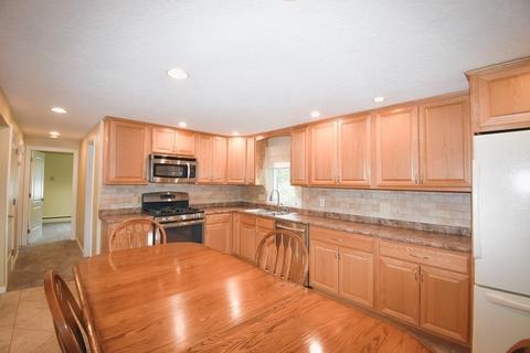 67 Athol St, Springfield, MA 01107 photo 8