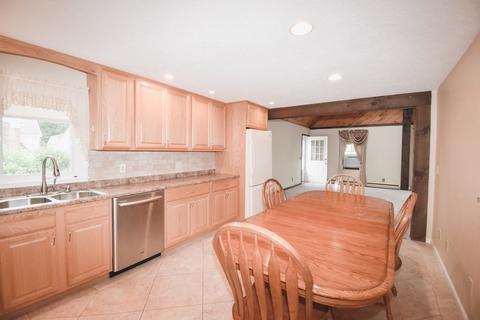 67 Athol St, Springfield, MA 01107 photo 6