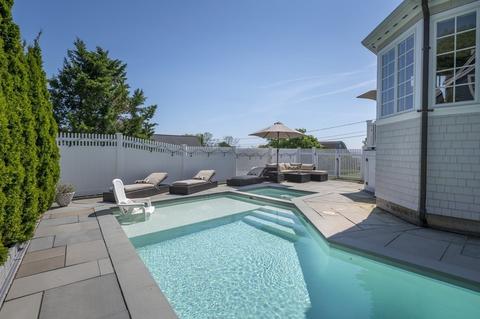 11 Coolidge Rd, Marblehead, MA 01945 photo 3