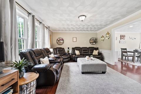 40 Como Dr, Attleboro, MA 02703 photo 8