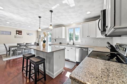 40 Como Dr, Attleboro, MA 02703 photo 9