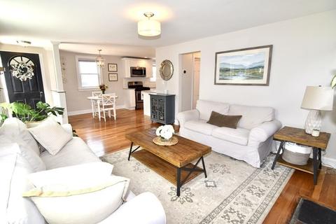 72 Beech St, Dedham, MA 02026 photo 3