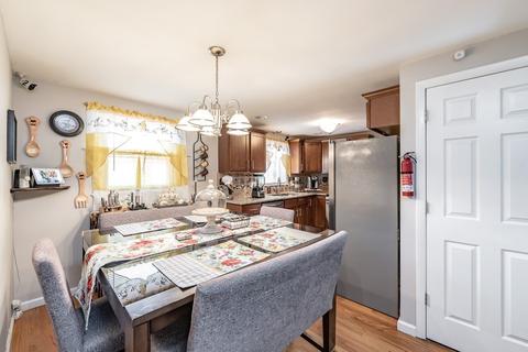 146 N Brook Rd, Springfield, MA 01119 photo 11