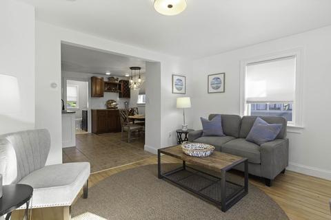 11 Middle St, Georgetown, MA 01833 photo 2