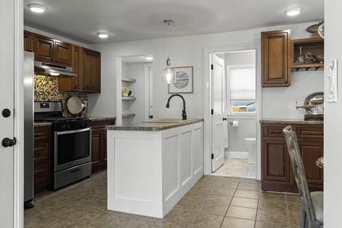 11 Middle St, Georgetown, MA 01833 photo 4