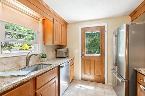 50 Mill St, Reading, MA 01867 photo 6