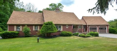 138 Warren St, Upton, MA 01568 photo 1