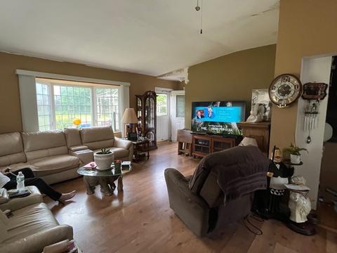 465 Peckham St, Fall River, MA 02721 photo 8