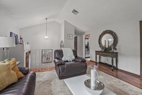 31 Walsh Ave, Stoneham, MA 02180 photo 4