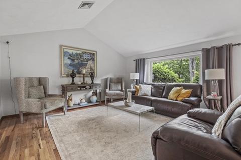 31 Walsh Ave, Stoneham, MA 02180 photo 2