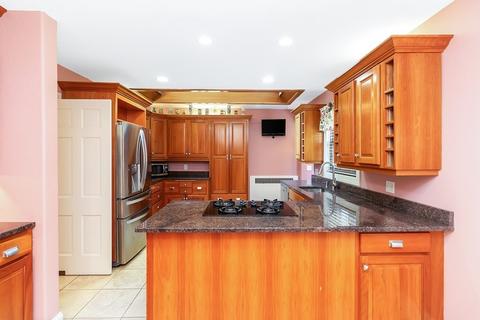 471 Trafton Rd, Springfield, MA 01108 photo 8