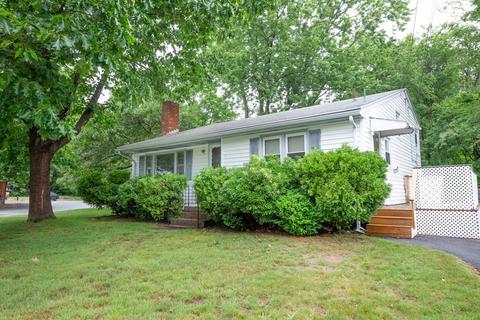 5 Phyllis Dr, Randolph, MA 02368 photo 1