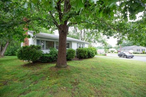 5 Phyllis Dr, Randolph, MA 02368 photo 2
