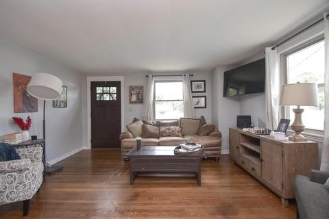 141 Louis Rd, Springfield, MA 01118 photo 4