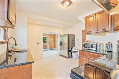 98 Dartmouth St, Everett, MA 02149 photo 7