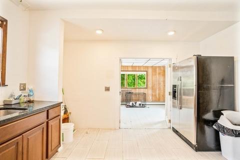 98 Dartmouth St, Everett, MA 02149 photo 8