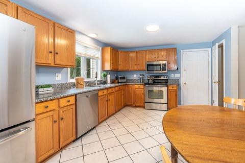 8 Heritage Path, Millis, MA 02054 photo 4