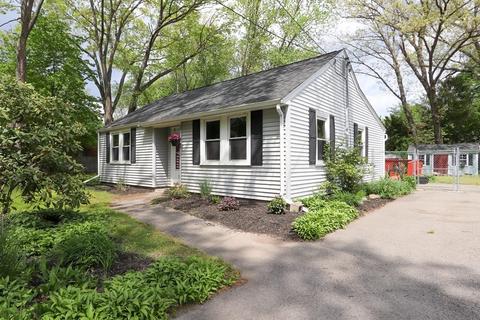24 Pleasant St, Dedham, MA 02026 photo 2