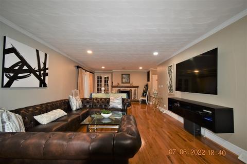 21 Radner St, Springfield, MA 01129 photo 15