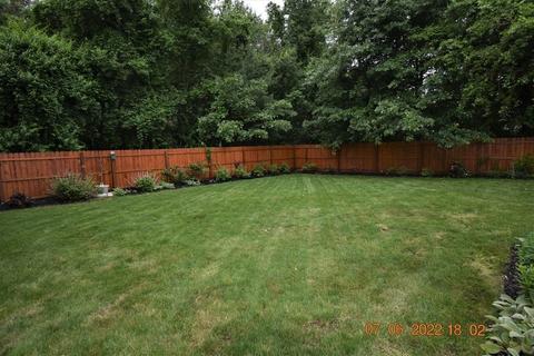 21 Radner St, Springfield, MA 01129 photo 8