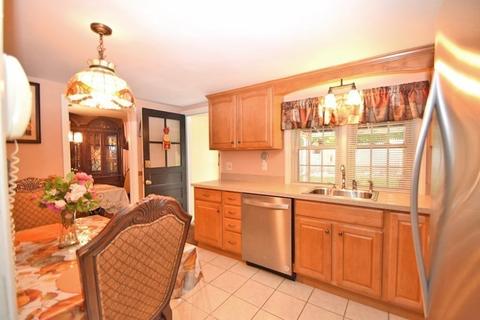 4 Maple Cir, Randolph, MA 02368 photo 12