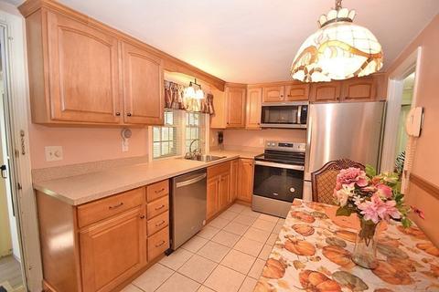 4 Maple Cir, Randolph, MA 02368 photo 11