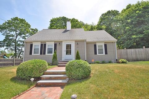 4 Maple Cir, Randolph, MA 02368 photo 1
