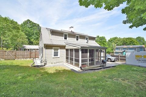 4 Maple Cir, Randolph, MA 02368 photo 2