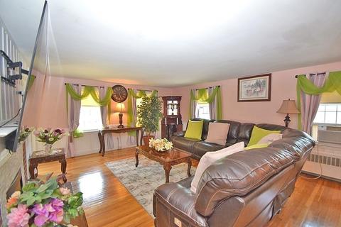 4 Maple Cir, Randolph, MA 02368 photo 6