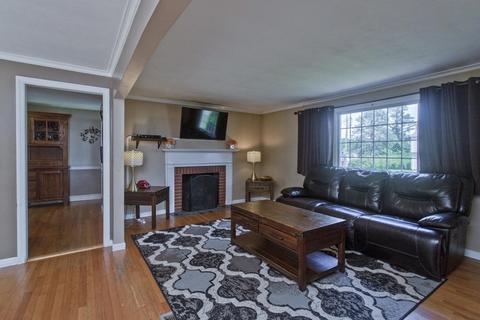 39 Crestview Dr, West Springfield, MA 01089 photo 9