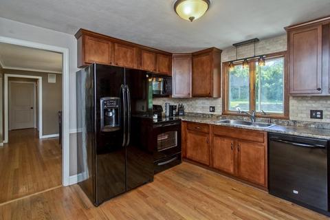 39 Crestview Dr, West Springfield, MA 01089 photo 5